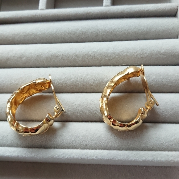 lPaolo Classic Gold Tone CLIP ON Hoop Earrings - Picture 10 of 12